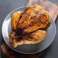 gebacken Hähnchen Fleisch Geflügel frisch Mahlzeit Essen Snack auf das Tabelle Kopieren Raum Essen Hintergrund foto