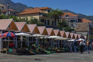 frisch gesund bio Früchte und Gemüse auf Weihnachtsmann Markt. Madeira, Portugal foto