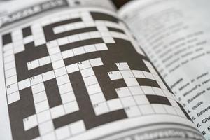 Kreuzworträtsel, Sudoku Puzzle Spiel zu behalten Sie Gehirn jünger zum Entwicklung Alzheimer Krankheit im Senior geduldig. foto
