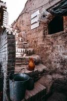 handgemacht Keramik ist ein kostbar kulturell Feature im das Volk Häuser auf hathspace im Kashgar foto