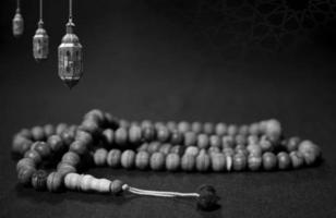 Rosenkranz mit ein klein Nummer von Perlen.a Hintergrund zum Ramadan. Sozial Medien Beiträge .Muslim heilig Monat Ramadan kareem .ramadan Mubarak schön Gruß Karte foto
