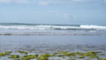 verschwommen Hintergrund von Strand Natur Landschaft beim niedrig Tide foto