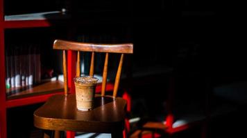 Plastikbecher Eiskaffee mit Milch foto