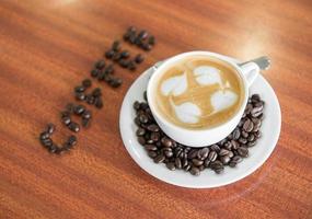 eine Tasse Latte-Kaffee foto