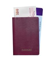 Reisepass mit Flugzeug Fahrkarte und Geld foto