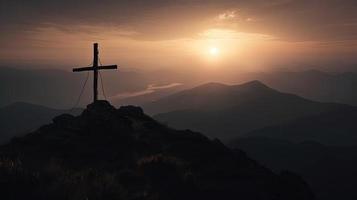 Berg Majestät künstlerisch Silhouette von Kruzifix Kreuz gegen Sonnenuntergang Himmel foto