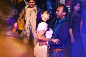 Bangladesch, Oktober 23, 2015, jung Völker sind Tanzen und genießen dj Party beim Picasso Restaurant im Hauptstadt Stadt von dhaka. foto