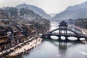 fenghuang, China - - feb 27, 2016-der alt Stadt, Dorf von Phönix , Fenghuang uralt Stadt. das Beliebt Tourist Attraktion welche ist gelegen im Fenghuang Bezirk. hunan, China. foto