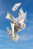 einstellen von fallen oder schwebend 100 Dollar Rechnungen vereinigt Zustände Währung - - Geld fallen aus von das Himmel. ai generiert foto