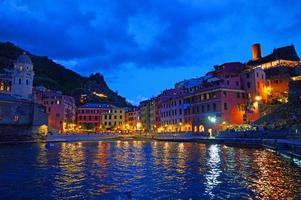 vernazza beim Nacht, cinque Erde, Italien foto