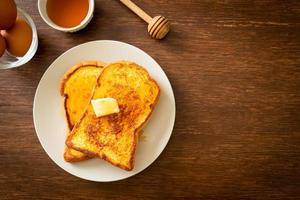 French Toast mit Butter und Honig foto