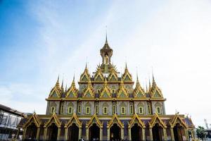 Uthai Thani, Thailand, November 18, 2017, thailändisch Menschen sind beten Buddhist beim wat tha gesungen foto