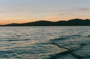 Bergschattenbilder bei Sonnenuntergang foto