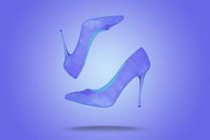 schön violett hoch Hacke Schuhwerk Mode weiblich Stil isoliert auf Hintergrund minimal Inserat Konzept foto
