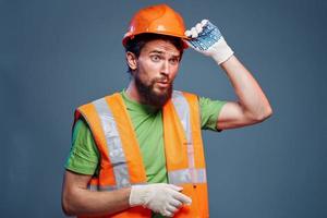 bärtig Mann Konstruktion Uniform schwer Arbeit Beruf Blau Hintergrund foto