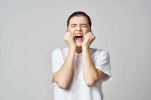 Frau halten ihr Kopf Stress Emotionen Beschwerden Schmerzen Nahansicht foto