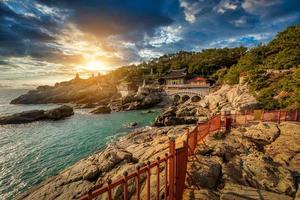 haedong yonggungsa Tempel beim Sonnenuntergang im Busan, Süd Korea. foto