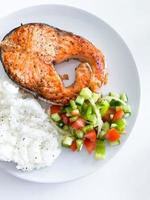 gesund ausgewogen Mahlzeit Mittagessen Teller - - gebacken Lachs foto