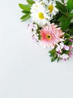 japanisch Nelke, Gerbera, Kamille und Lorbeer foto