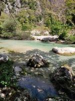 acherontas fluss erkundet griechenland urlaubsstimmung sommerreisen erstaunlicher griechischer naturlandschaftshintergrund in hochwertigen großformatdrucken foto