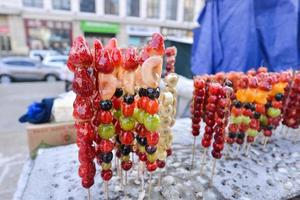 knusprig schönreden Obst auf ein Stock oder Obst Süßigkeiten foto