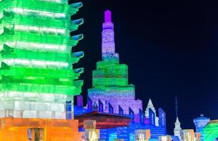 harbin International Eis und Schnee Skulptur Festival ist ein jährlich Winter Festival im Harbin, China. es ist das Welt größten Eis und Schnee Festival. foto