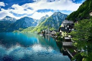 hallstatt mit schön Aussicht von Berg, See und Dorf im Frühling, salzkammergut Region, Österreich foto