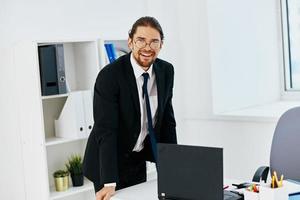 Geschäftsmann offiziell Unterlagen Arbeit Büro Exekutive foto