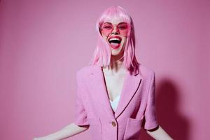 ziemlich jung weiblich im Rosa Brille Kosmetika Glanz Emotionen Studio Modell- unverändert foto