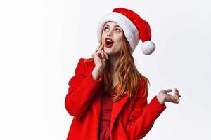 Frau tragen Santa Hut Emotionen Spaß posieren Studio Mode foto