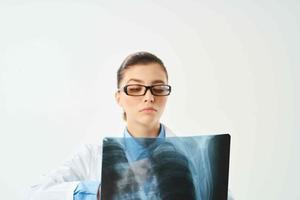 weiblich Arzt Röntgen Untersuchung Diagnose Radiologe foto