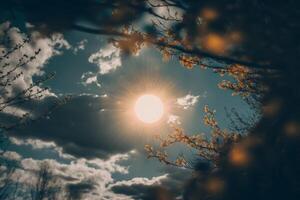 Frühling wolkig Himmel mit Sonnenillustration generativ ai foto