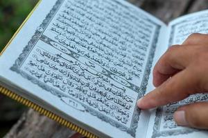 das edel Koran öffnen Sure beschlagen foto