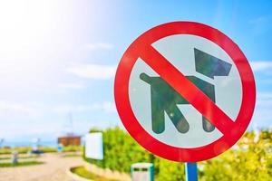 Symbol, nicht gehen Hunde Zeichen im öffentlichen Park foto