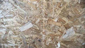 Schrott von Holz Verlegung auf das Boden, Sperrholz Blätter gefüttert oben im das Hintergrund. foto