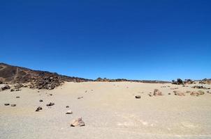 Landschaft mit Sand und Felsen foto