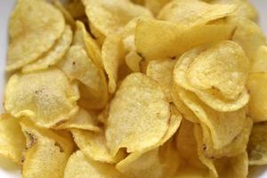 gelbe schöne leckere Chips Nahaufnahme