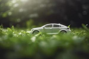 elektrisch Auto mit Grün Blatt Symbol auf verwischen Gras Hintergrund, Ökologie und Umgebung Konzept foto