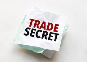 Papier mit Text Handel Geheimnis auf Weiß Hintergrund foto