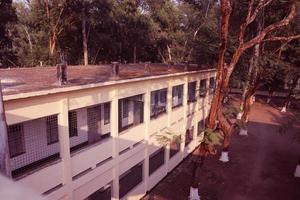 Rangpur, Bangladesch 2023. Dach Aussicht von ein Gebäude.schön Landschaft und die Architektur von Karmichael college,rangpur.side Aussicht von ein Gebäude oder flach.modern Schule und Universität Gebäude foto