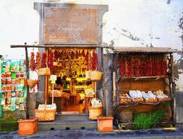 Corniglia, Italien, 2022 - - Italienisch Schaufenster im Corniglia, cinque Erde, Italien foto