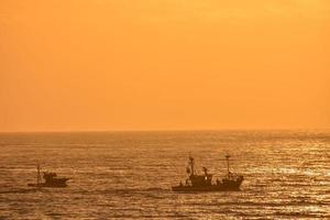 Sonnenuntergang über dem Meer foto