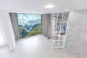 Luxus modern Penthouse Wohnung mit Fußboden zu Decke Fenster und Panorama- Ansichten foto