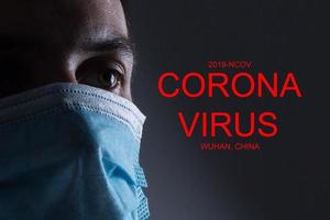 Mann mit Schutzmaske. Neues Coronavirus 2019-ncov aus China foto