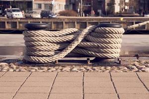 Nahaufnahme des Seils von einem Boot foto