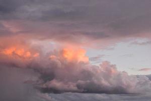 bunter Himmel bei Sonnenuntergang foto