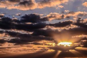 bunter Himmel bei Sonnenuntergang foto