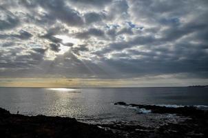 Sonnenuntergang über dem Meer foto