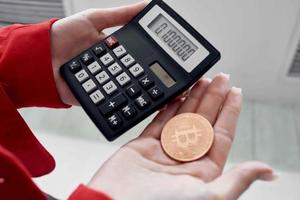 Kryptowährung Bitcoin Taschenrechner rechnen das Kosten von Internet Finanzen foto
