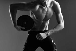 Sport Mann trainieren Übung Muskel Fitness foto